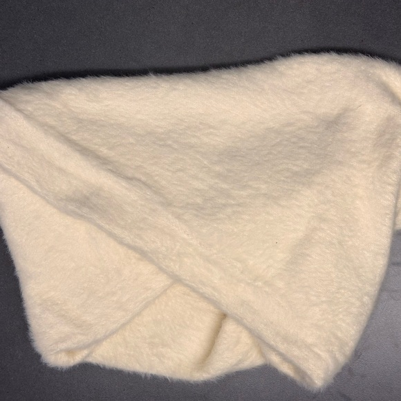 Women’s Karl Lagerfeld Paris Ivory Shawl/Wrap or Scarf with Embellishments - Picture 10 of 14